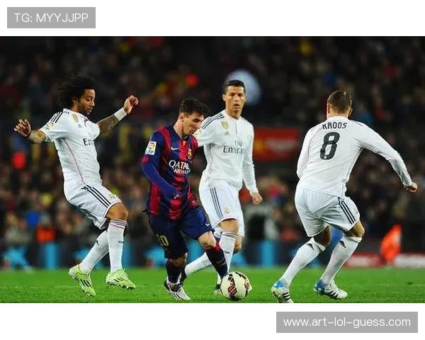 七月生日的足球明星盘点：从梅西到C罗的足球传奇之路