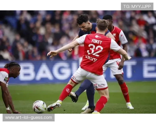 墨尔本足球明星闪耀赛场引领球队奋勇拼搏书写全新辉煌篇章