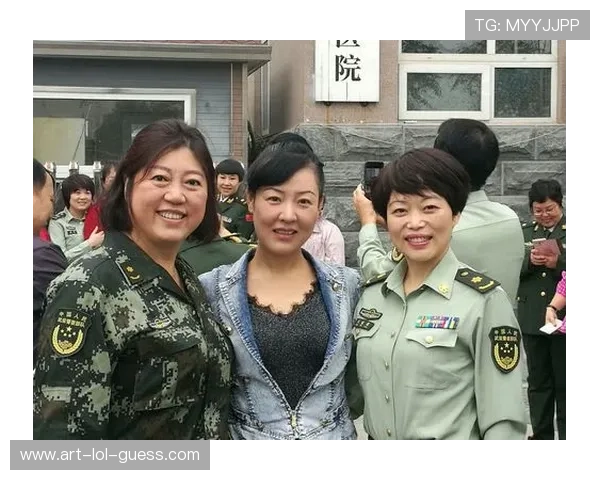 小球迷追星记：亲手索要足球球星卡签名的难忘时刻