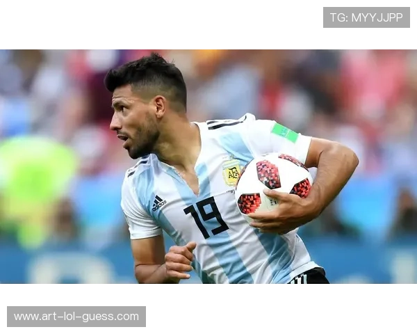 现役足球巨星风采全解析 揭秘世界足坛顶级球员的辉煌成就与未来展望