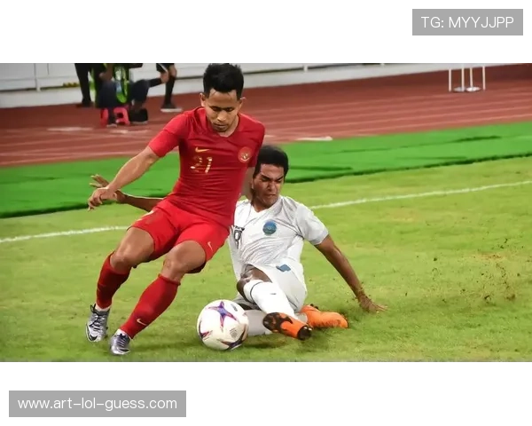 街头花式足球球星炫技瞬间展现极致创意与非凡技巧