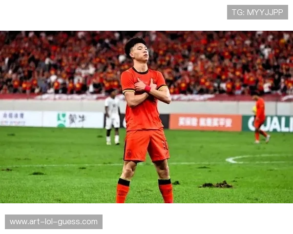 超帅足球球星精彩瞬间聚焦 展现赛场魅力与个人风采